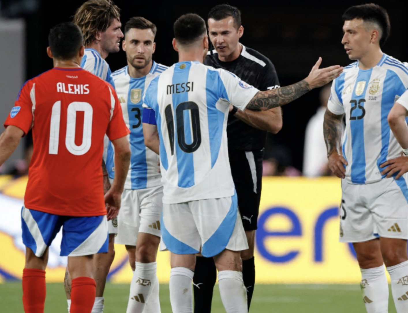 关于阿根廷国家队迎欧洲杯关键赛;官宣日再遭质疑;媒体盛赞;更衣室氛围转暖的信息 关于阿根廷国家队迎欧洲杯关键赛;官宣日再遭质疑;媒体盛赞;更衣室氛围转暖的信息