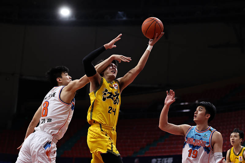 南宫体育-包含莱万多夫斯基在TL比赛中出色防守，高光表现引发热议！的词条