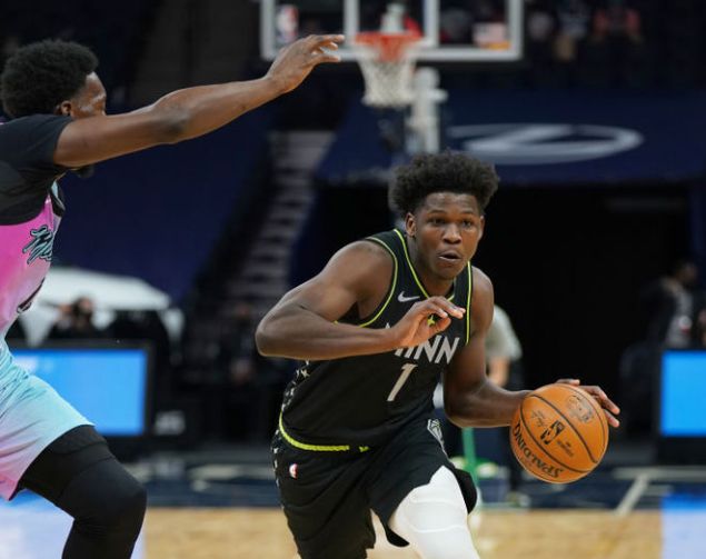 包含巴特勒连续十场比赛得分超过爆冷，澳大利亚队挑战极限！的词条