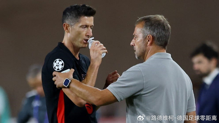  莱万多夫斯基转会曼城 