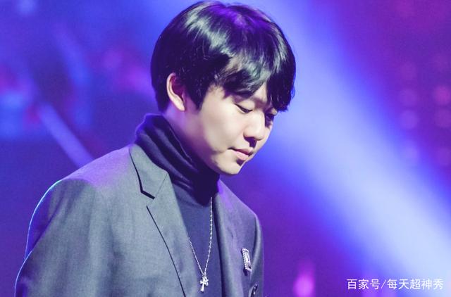 包含Rookie迎来十五赛季高光表现,TL球迷沸腾!的词条 包含Rookie迎来十五赛季高光表现,TL球迷沸腾!的词条